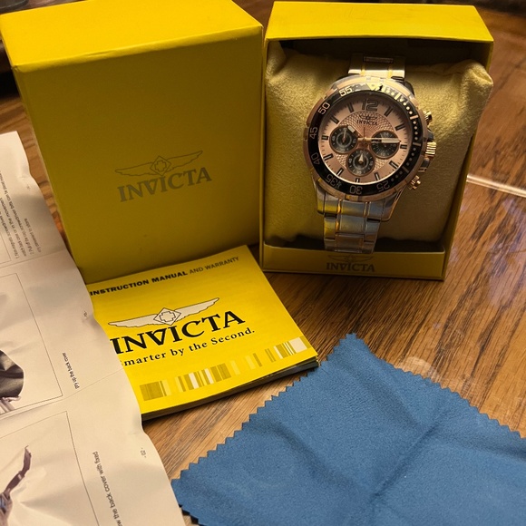 Invicta Mens chronograph rose gold/silver watch NIB - Picture 3 of 12